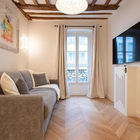 Cosy In - Champs Elysees Parijs