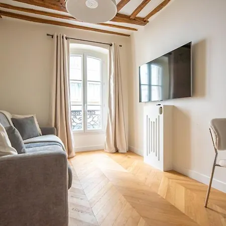 Cosy In - Champs Elysees * Parijs