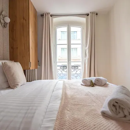 Cosy In - Champs Elysees Paris
