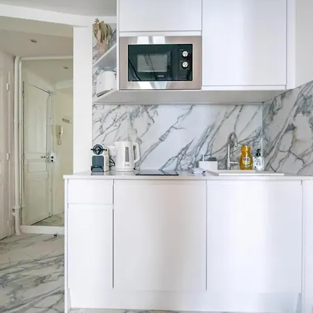 Cosy In - Champs Elysees Apartman *